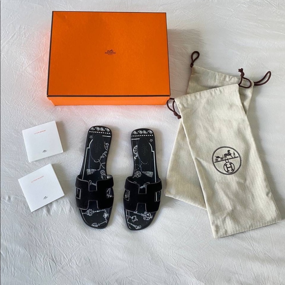 AUTH Hermes Oran valvet Dark blue/black Art H Logo Sandals ~ 36 Woman’s (US 6)